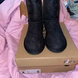 Apres kids boots mew in box